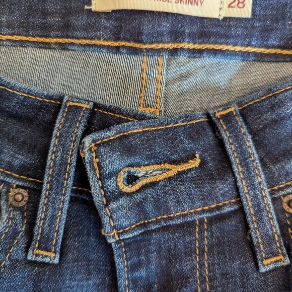 EUC Levi's Women's 721 High-Rise Skinny Dark Wash Jeans Size 28 - Picture 3 of 5